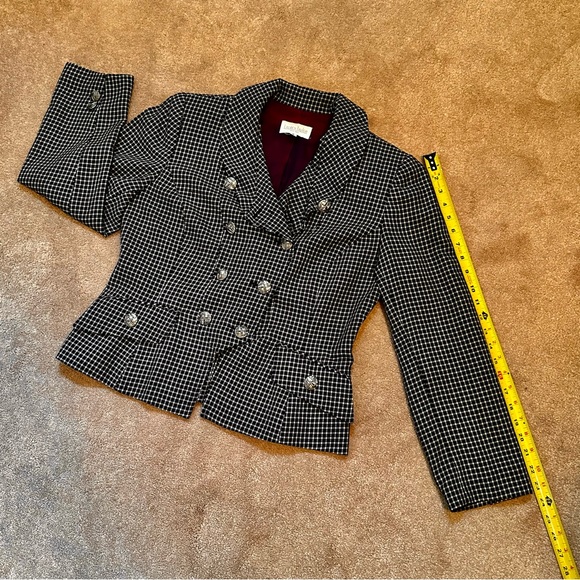 Lauren Taylor Women’s Pants Suit - Picture 7 of 13